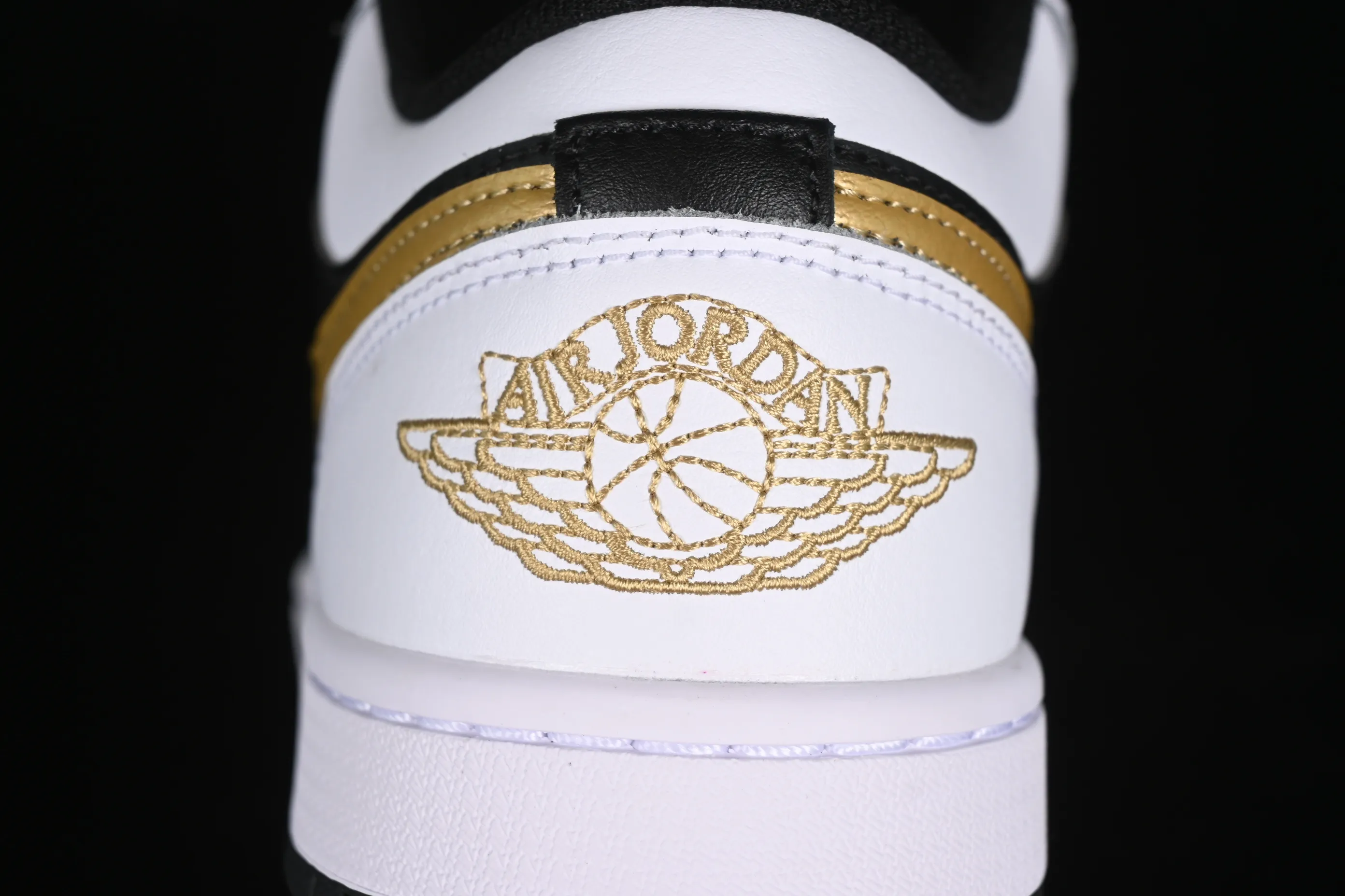 All categories Air Jordan Jordan series basketball shoes Air Jordan 1 Low G version pure original Air Jordan 1 Low AJ1 Joe 1 black and white gold hook low-top cultural basketball shoes 553558-172